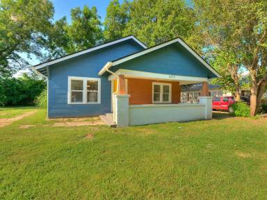 Main picture of 607 W Dewey St