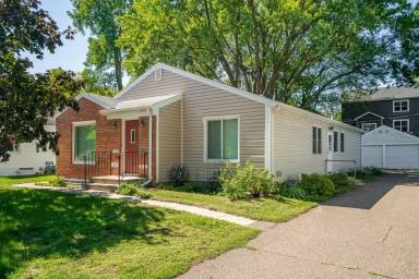 Main picture of 2900 Texas Ave S