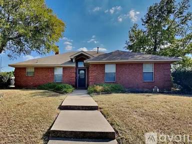 Main picture of 923 Teakwood Ln