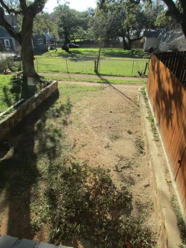 Main picture of 604 S Spring St