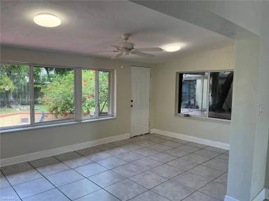 Main picture of 1595 W 53rd St