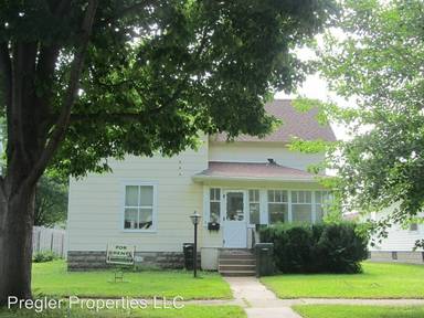 Main picture of 1008 Bluff St