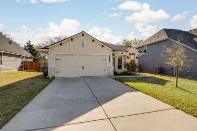 Main picture of 2026 Dumfries Dr