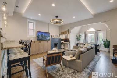 Main picture of 1128 W Fullerton Ave