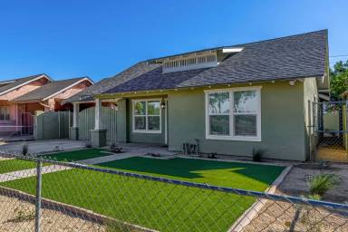 Main picture of 1213 E Moreland St