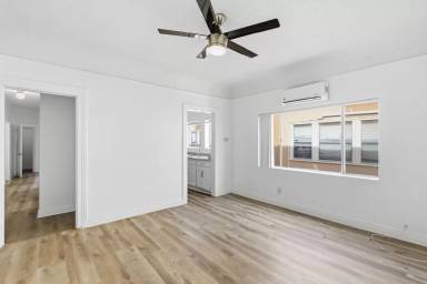 Main picture of 701 W 48th St