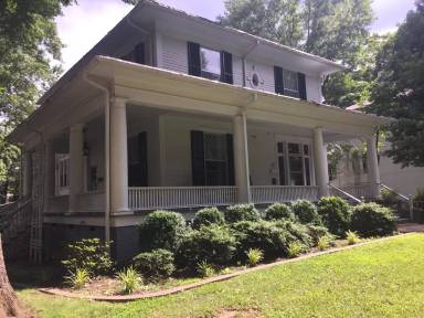 Main picture of 439 Walker St