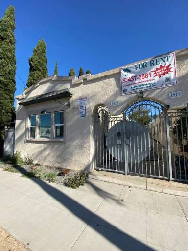 Main picture of 1913 E Broadway