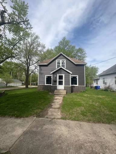Main picture of 302 3rd Ave NW