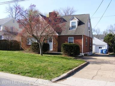 Main picture of 215 W Franklin Ave