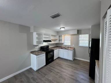 Main picture of 927 33rd Ave W