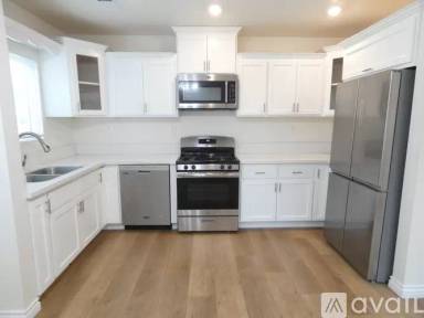 Main picture of 6634 Hazeltine Ave