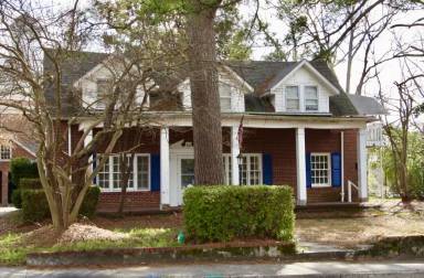 Main picture of 14 Tallman St