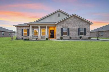 Main picture of 300 Dinner Tree Sq