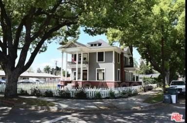 Main picture of 695 N Main St