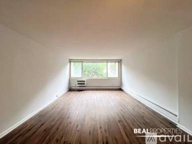 Main picture of 1344 N Dearborn St