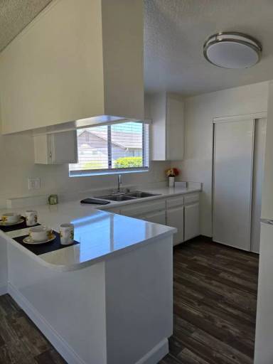 Main picture of 740 Washington Heights Rd