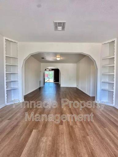 Main picture of 46 E 39th St