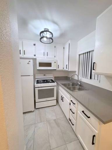 Main picture of 2345 Lincoln Park Ave