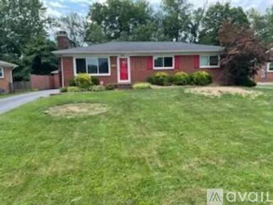 Main picture of 7902 Greenway Dr