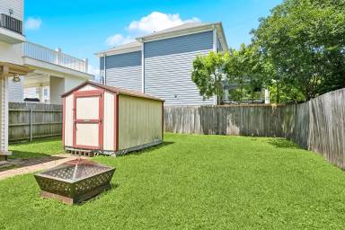 Main picture of 6528 Center St