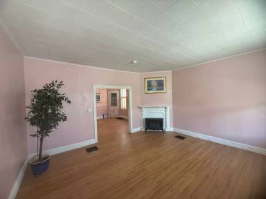 Main picture of 630 N West St