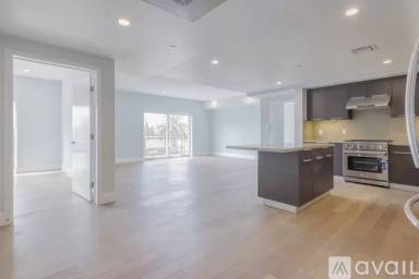 Main picture of 2939 Leeward Ave