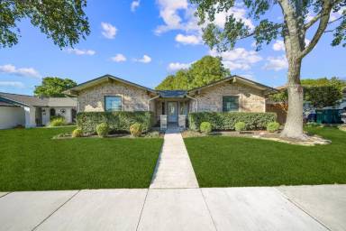 Main picture of 105 Bolerio Dr