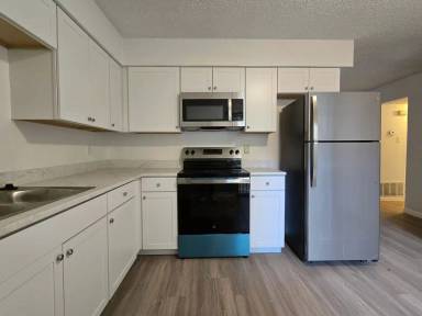 Main picture of 206 W Mockingbird Ln