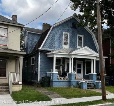 Main picture of 123 E Fourth St