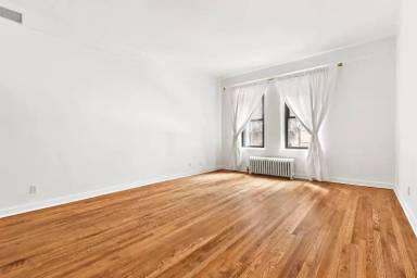 Main picture of 33 E 22nd St