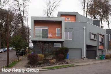 Main picture of 3220 N Michigan Ave