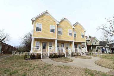 Main picture of 111 Marion St