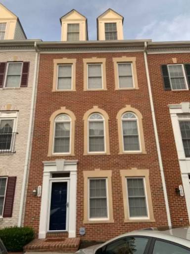 Main picture of 884 Ryan St