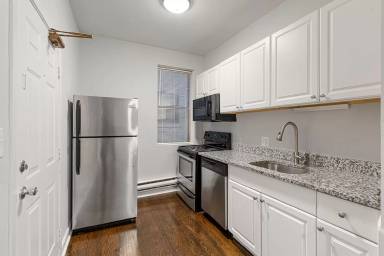 Main picture of 3631 W Dickens Ave