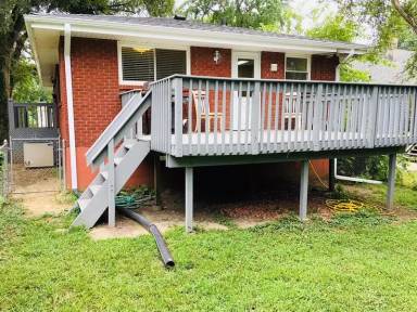 Main picture of 5624 Lake St