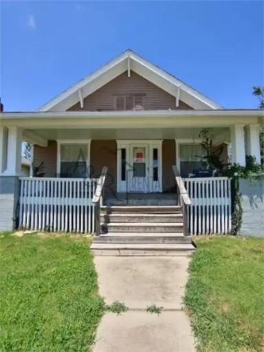 Main picture of 317 E Quincy St