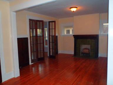 Main picture of 926 W 6th St