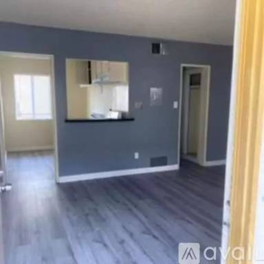 Main picture of 5020 N Grand Ave