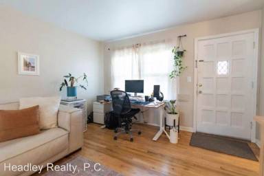 Main picture of 366 N 47th St