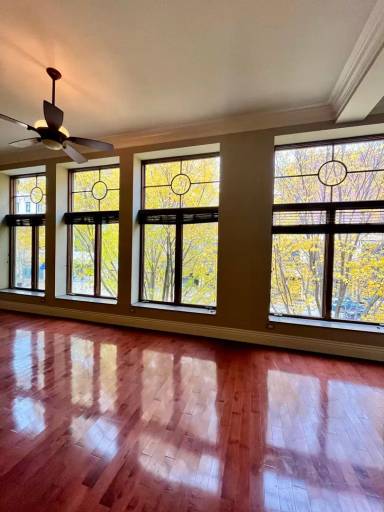 Main picture of 655 Main St