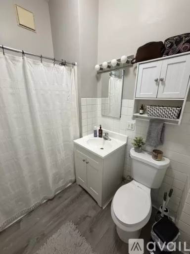 Main picture of 3318 N Kenmore Ave