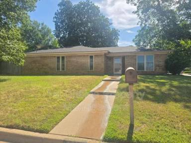 Main picture of 1911 Green Meadow Ct