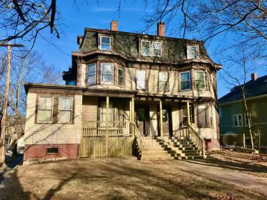 Main picture of 221 Woodford St