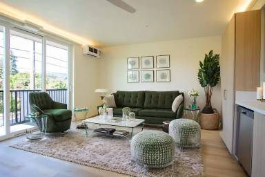 Main picture of 6375 N Lombard St