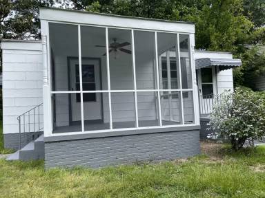 Main picture of 721 Silver St