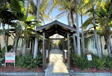 Main picture of 1705 S Myers St