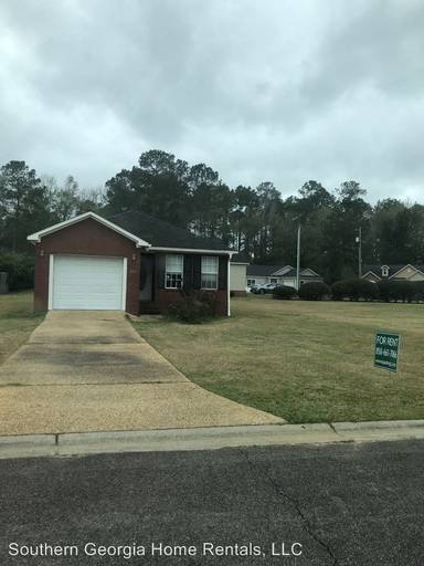 Main picture of 205 Pinecrest Blvd