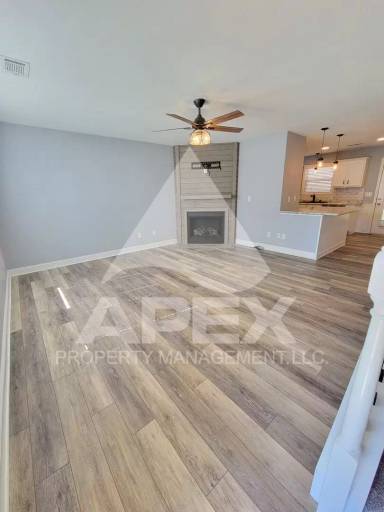 Main picture of 9927 Thunderbolt Way