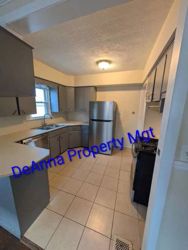 Main picture of 120 Franklin Ave